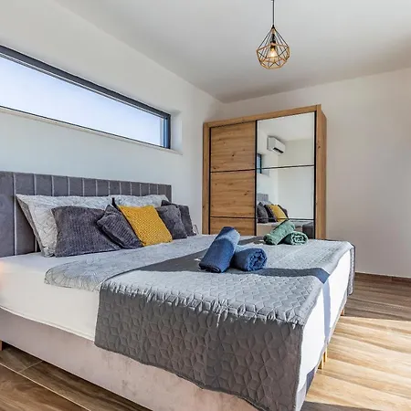 Rougemarin - Rouge With Private Pool Медулин