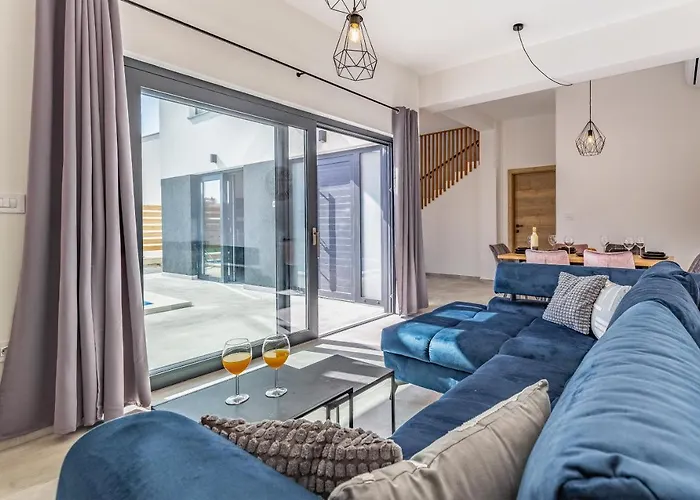 Vila Rougemarin - Rouge With Private Pool