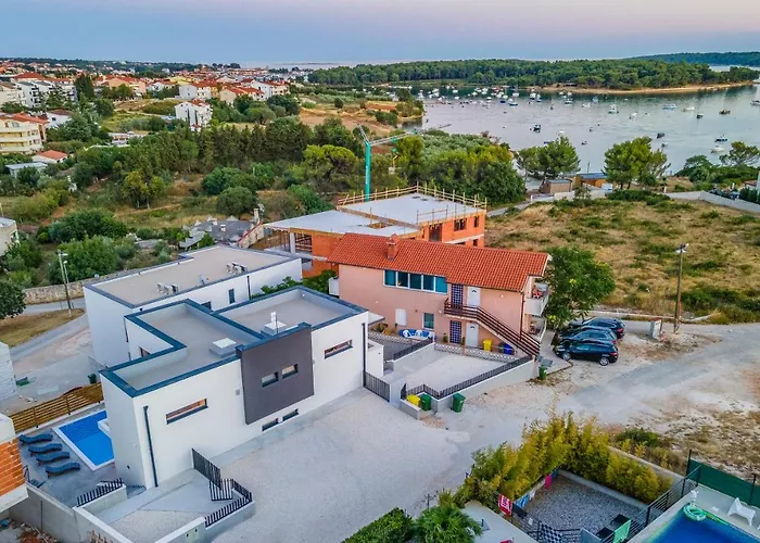 Vila Rougemarin - Rouge With Private Pool