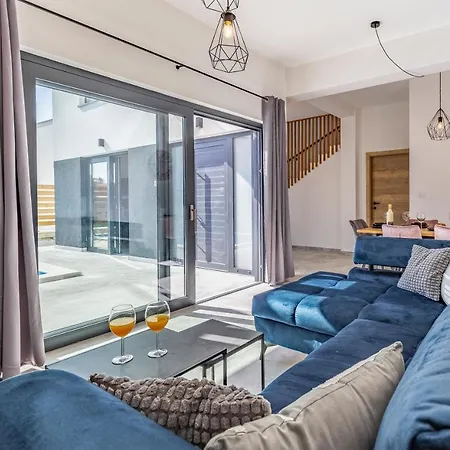 Villa Rougemarin - Rouge With Private Pool