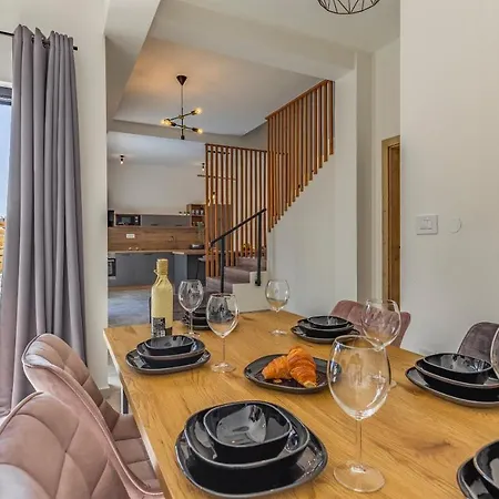 Rougemarin - Rouge With Private Pool