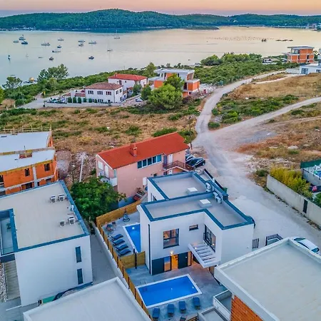 Rougemarin - Rouge With Private Pool Villa