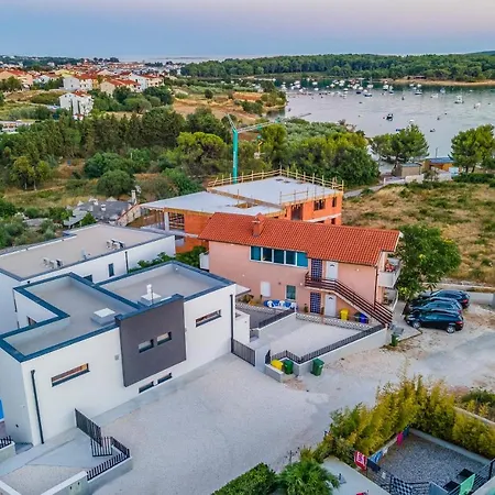 Vila Rougemarin - Rouge With Private Pool